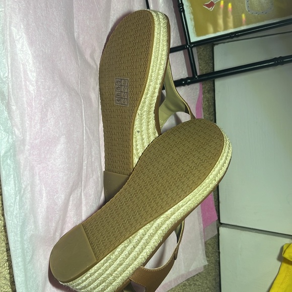 Michael kors wedges - Picture 2 of 3
